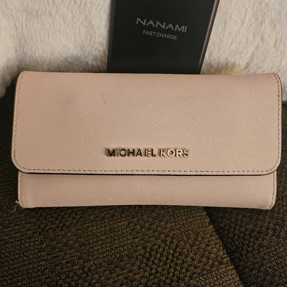 WalletMichael Kors Women’s Jet set Large Trifold clutch